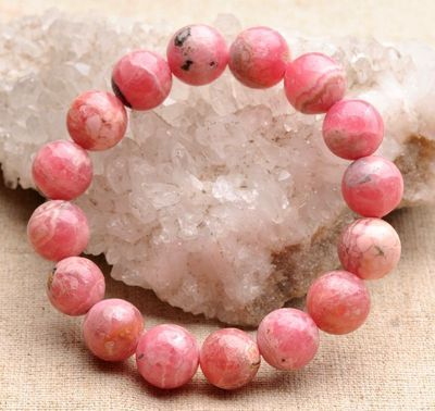 探寻天然之美 11mm阿根廷红纹石圆珠手链的独特魅力