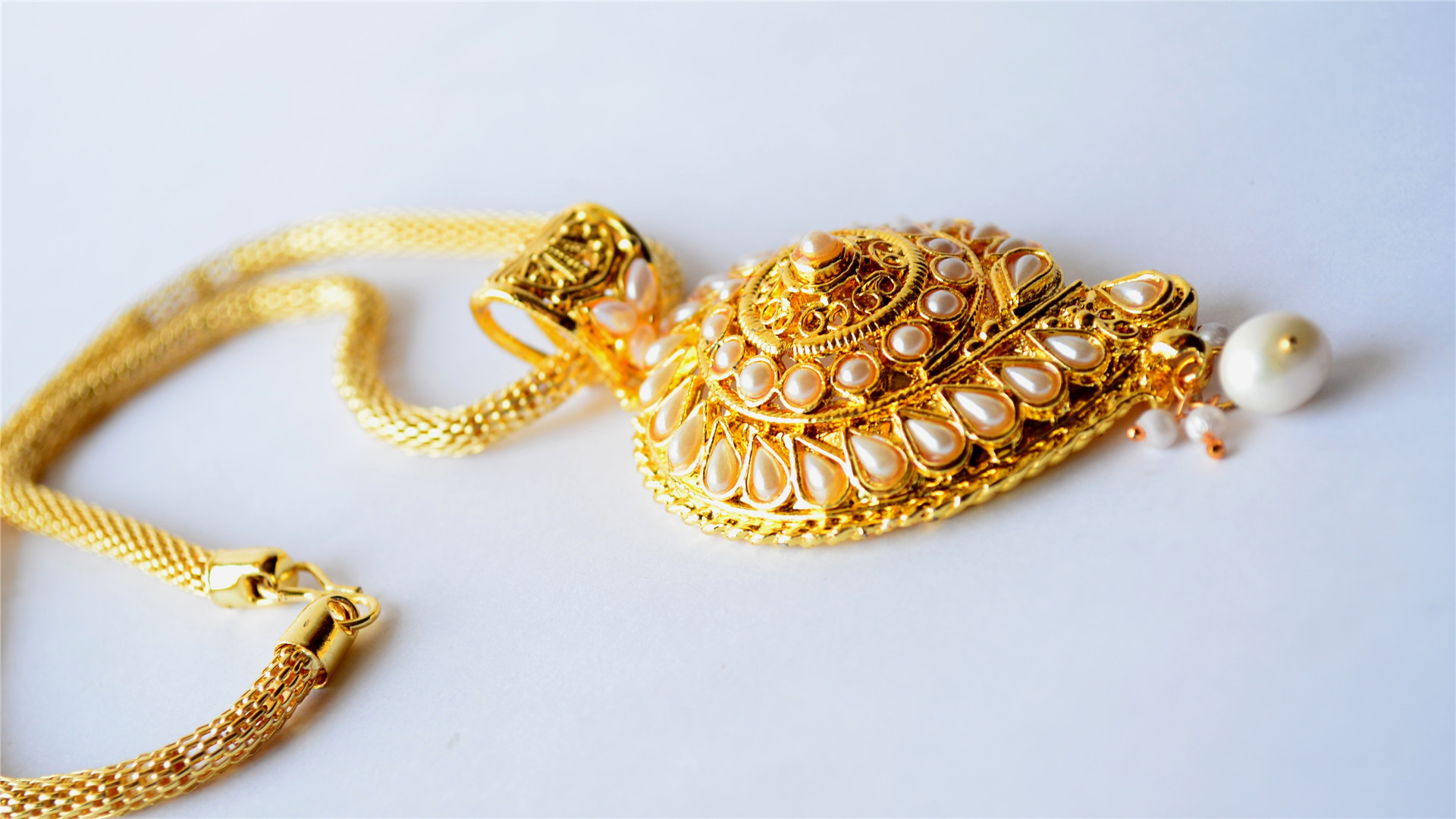 璀璨流光 珠宝首饰高清桌面壁纸的艺术与收藏